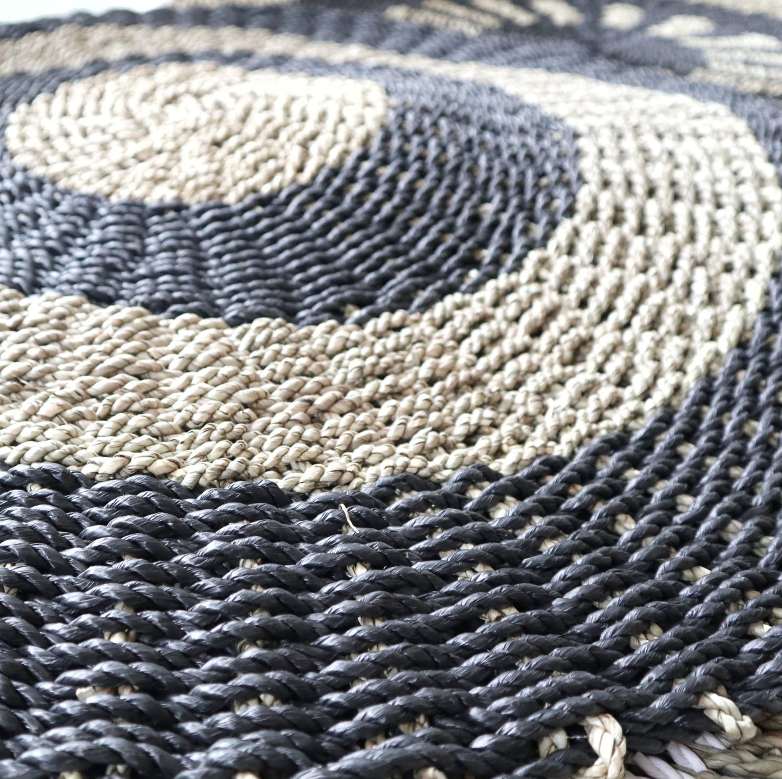 Round Seagrass hotsell Black & Tan - Circles - 1m